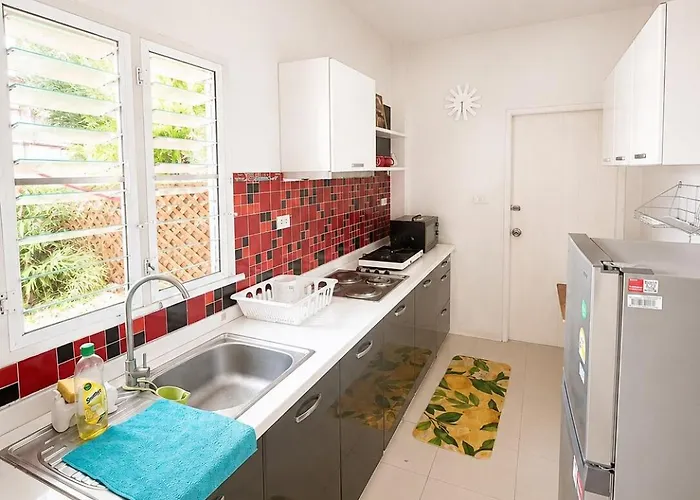 5br Waterfront House With Hot Tub For 10 Guests